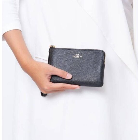 NWT COACH WRISTLET - Picture 5 of 8